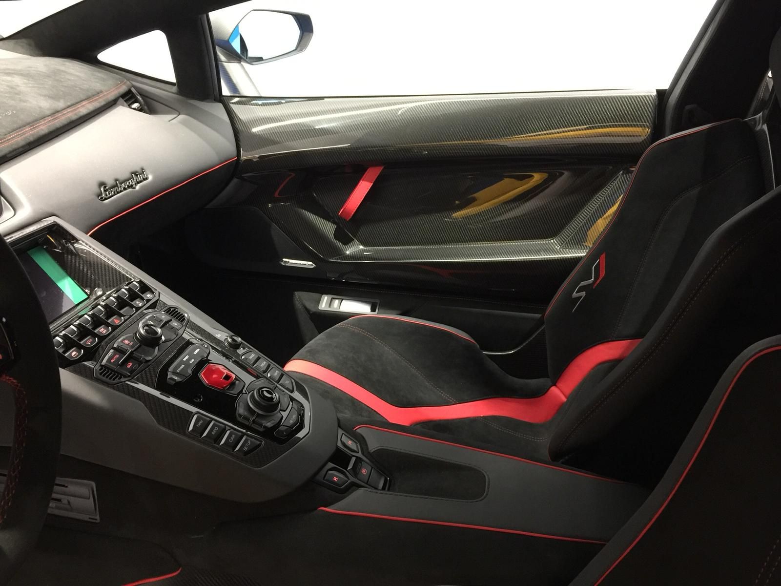 2020 LAMBORGHİNİ AVENTADOR SVJ